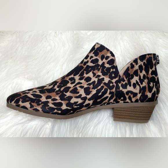 Kenneth Cole Reaction Side Way Leopard Booties Size 8.5 - Picture 6 of 9
